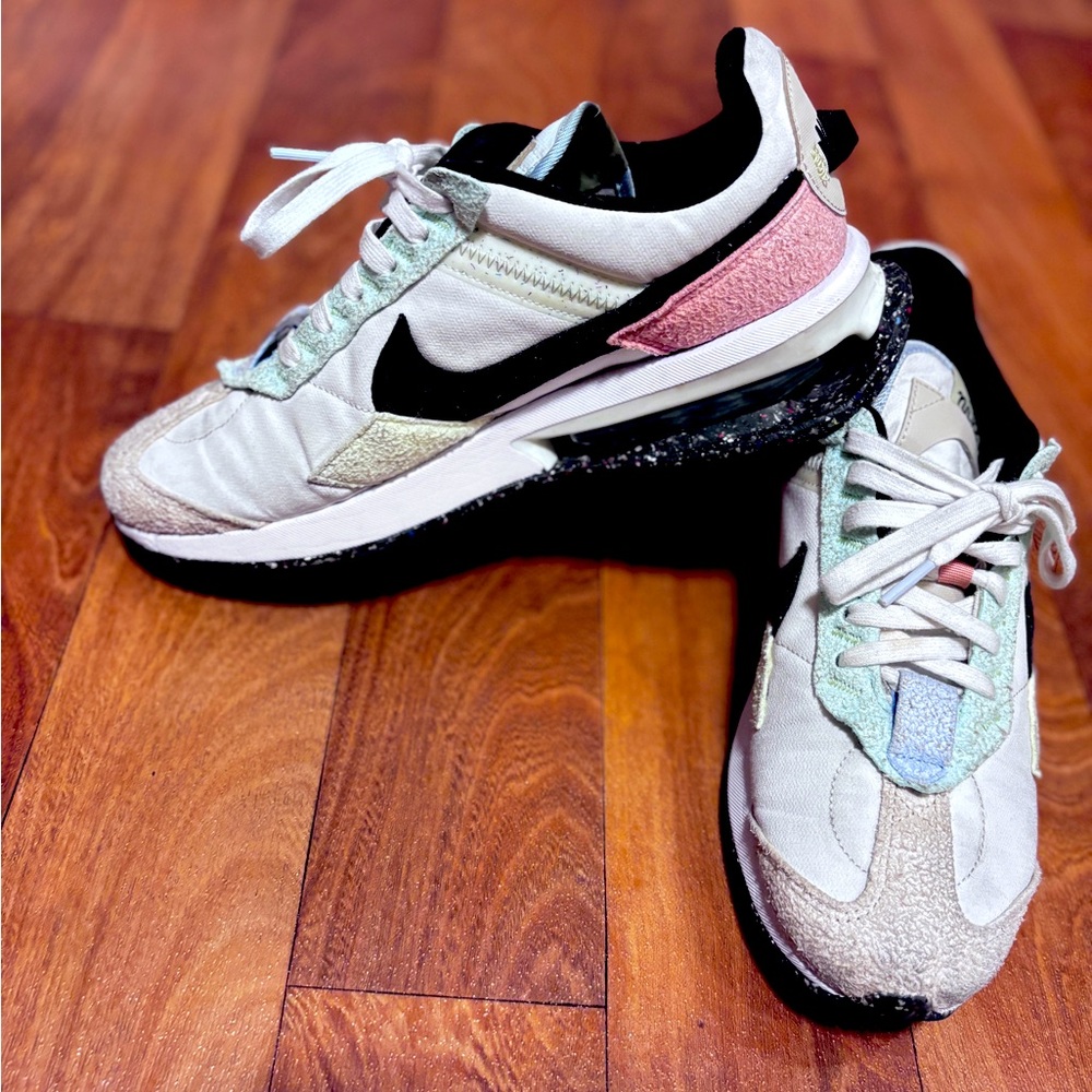 NIKE air max men’s sneakers 9.5 white multi color